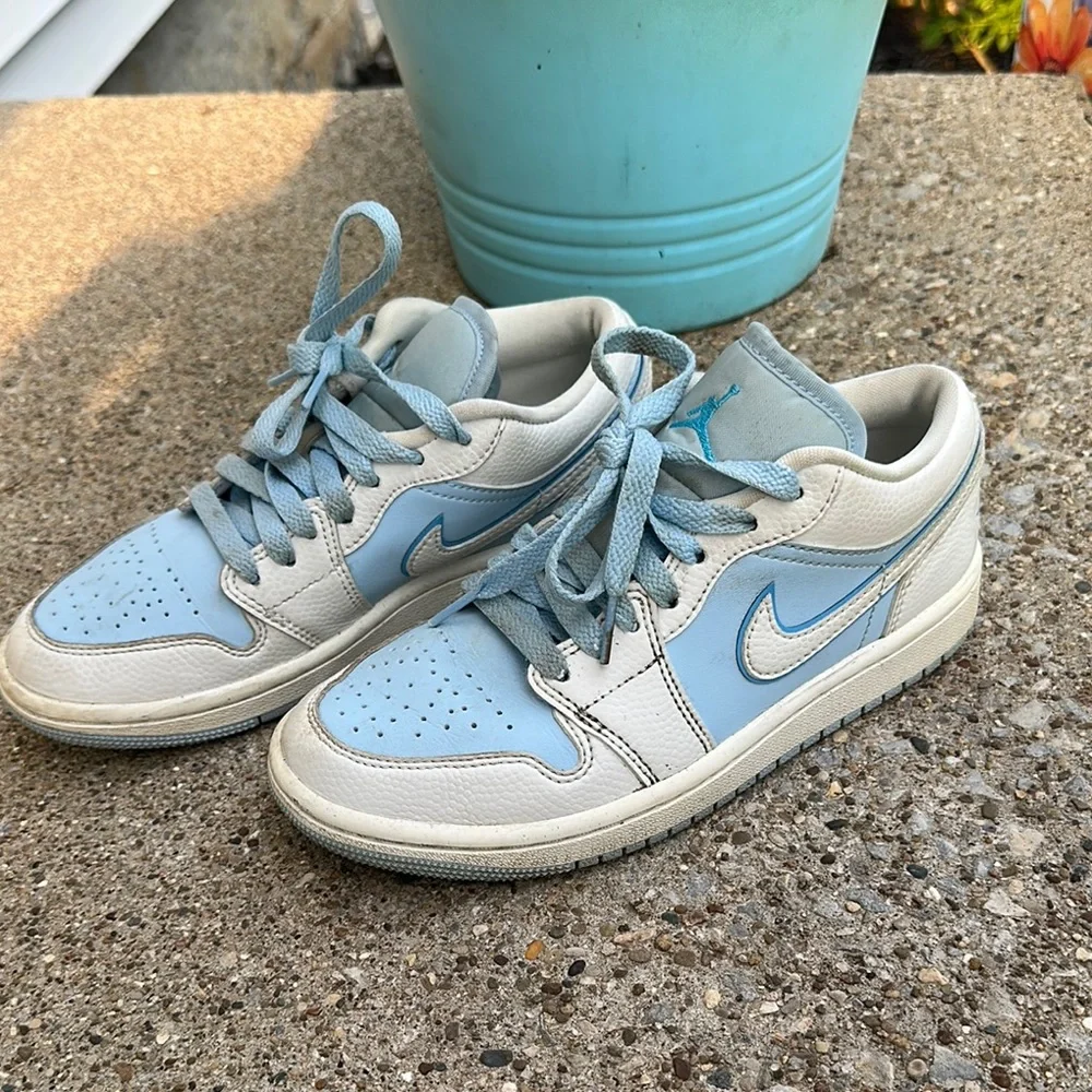 Nike Air Jordan Sneakers Light Blue Big Girls size 5
